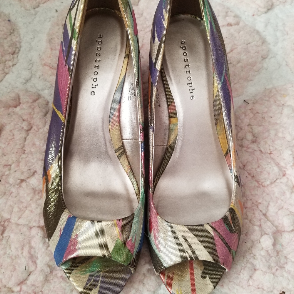 Peep-toe wedges